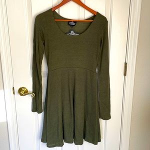 Medium, long sleeve, olive dress